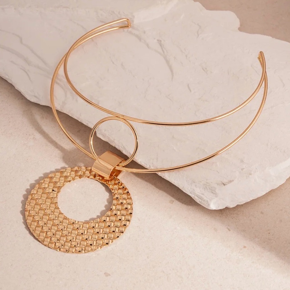 Elegant Gold-Tone Woven Pendant Necklace